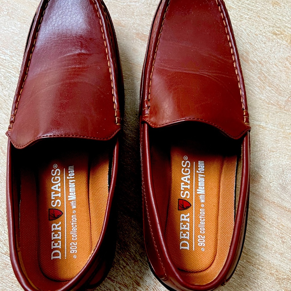 NWOT Deer Stags size 9 shoes.